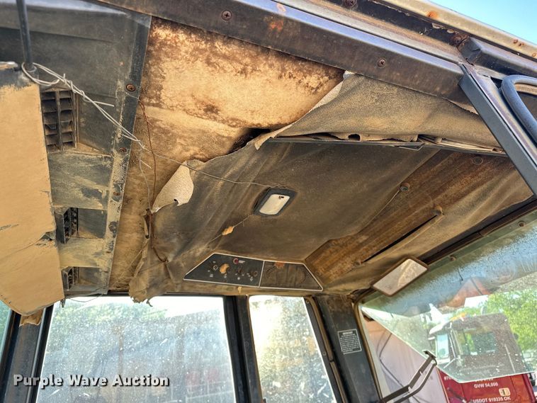 image for item OM9486 International Harvester   1086 tractor