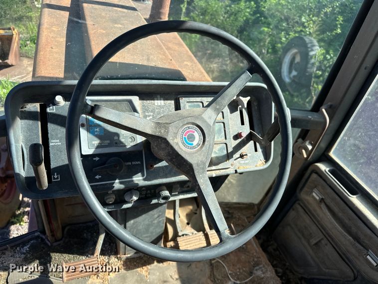 image for item OM9486 International Harvester   1086 tractor