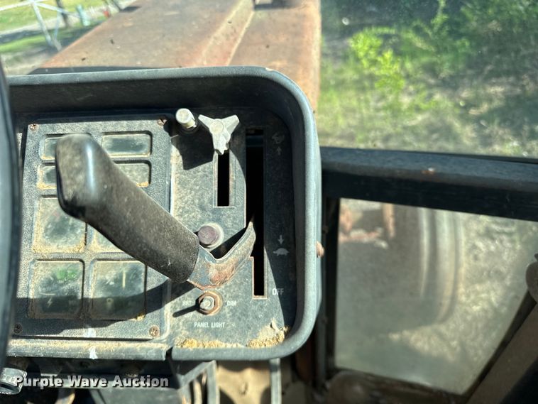 image for item OM9486 International Harvester   1086 tractor