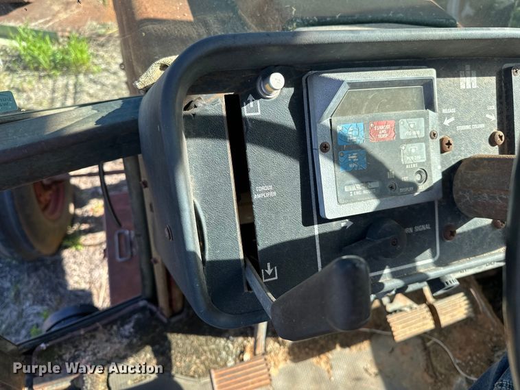 image for item OM9486 International Harvester   1086 tractor