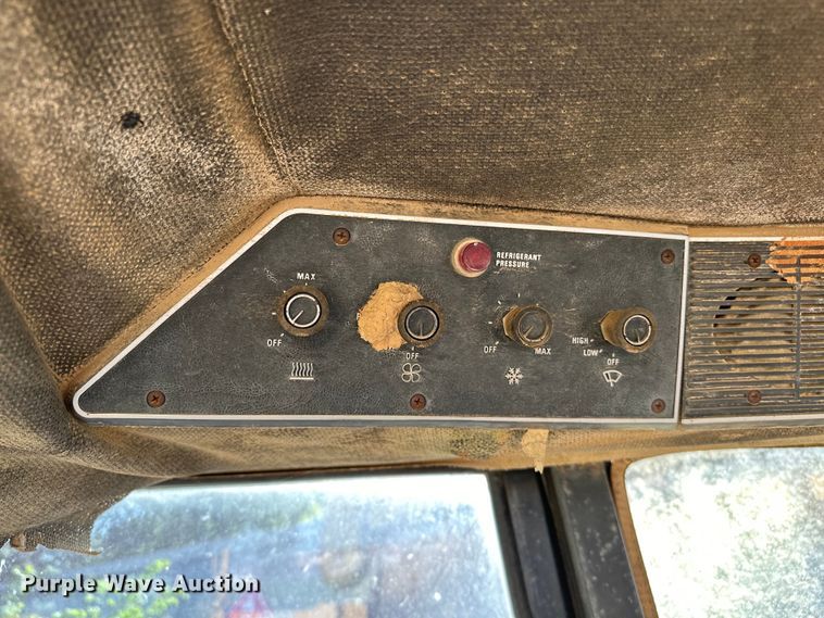 image for item OM9486 International Harvester   1086 tractor