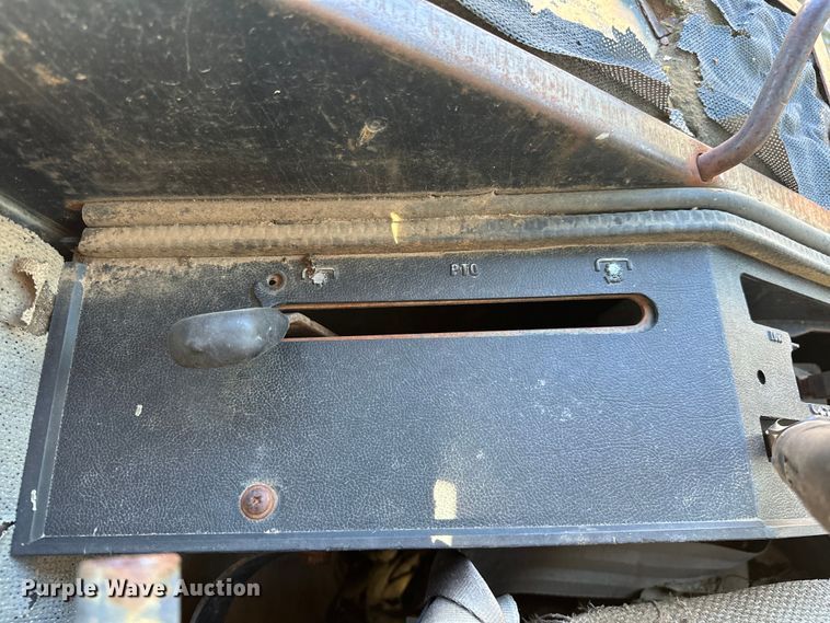 image for item OM9486 International Harvester   1086 tractor