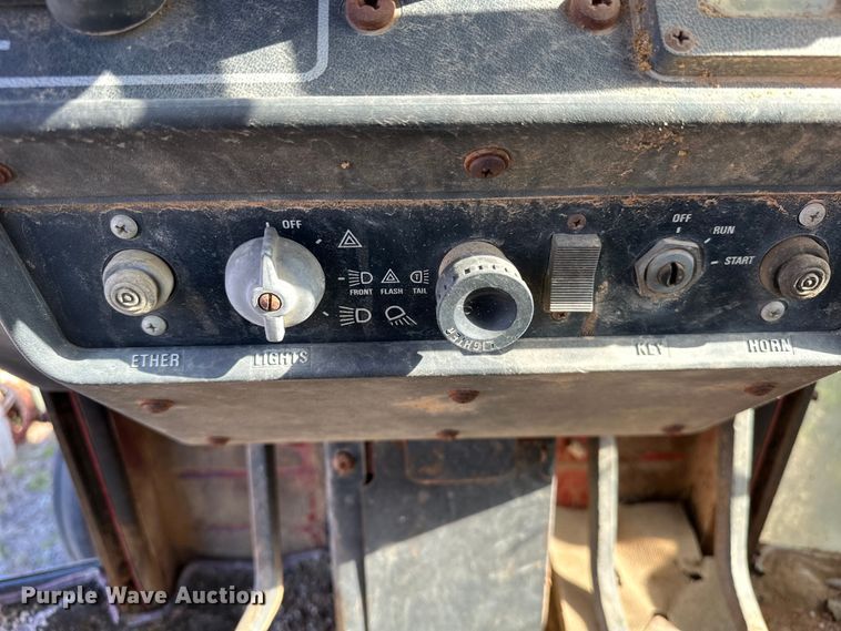 image for item OM9486 International Harvester   1086 tractor