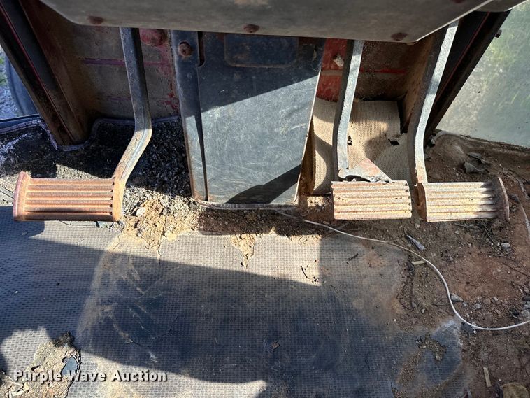 image for item OM9486 International Harvester   1086 tractor