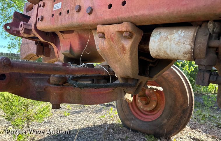 image for item OM9486 International Harvester   1086 tractor