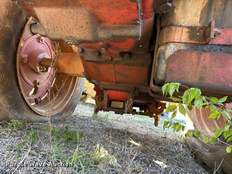 image for item OM9486 International Harvester   1086 tractor