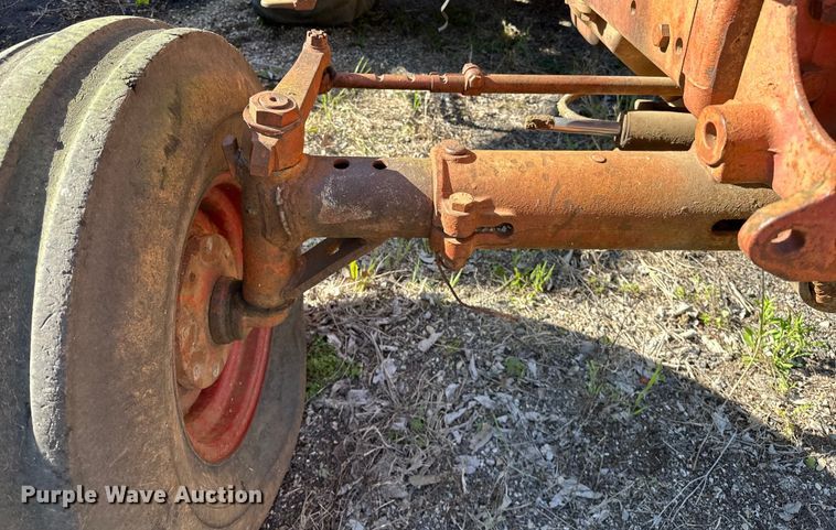 image for item OM9486 International Harvester   1086 tractor