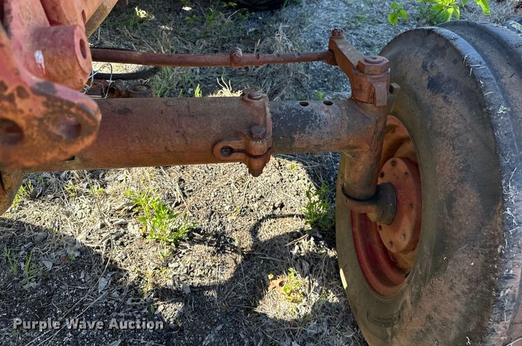 image for item OM9486 International Harvester   1086 tractor