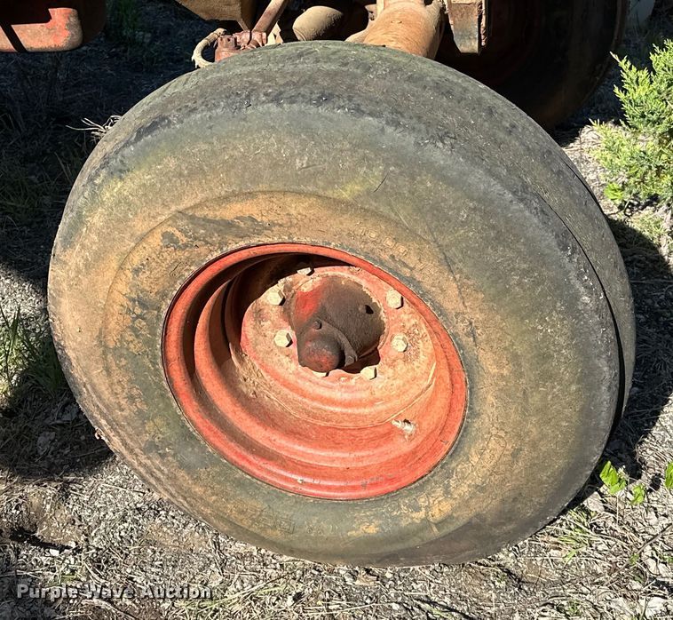 image for item OM9486 International Harvester   1086 tractor