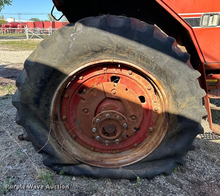 image for item OM9486 International Harvester   1086 tractor