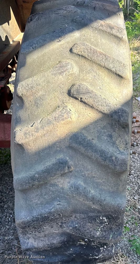 image for item OM9486 International Harvester   1086 tractor