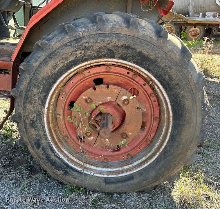 image for item OM9486 International Harvester   1086 tractor