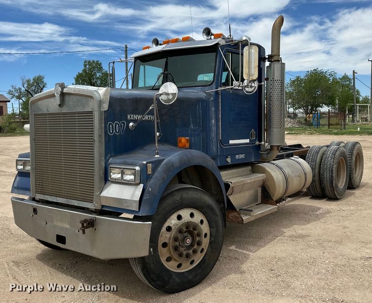 image for item DG4365 1993 Kenworth W900 truck cab and chassis