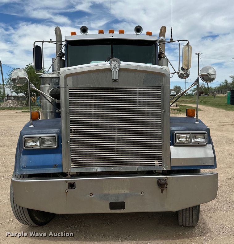 image for item DG4365 1993 Kenworth W900 truck cab and chassis