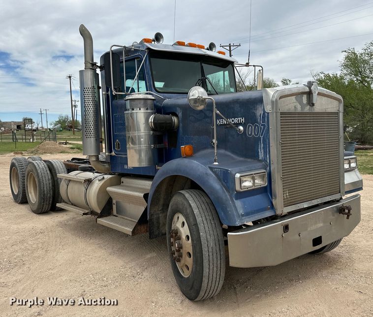 image for item DG4365 1993 Kenworth W900 truck cab and chassis