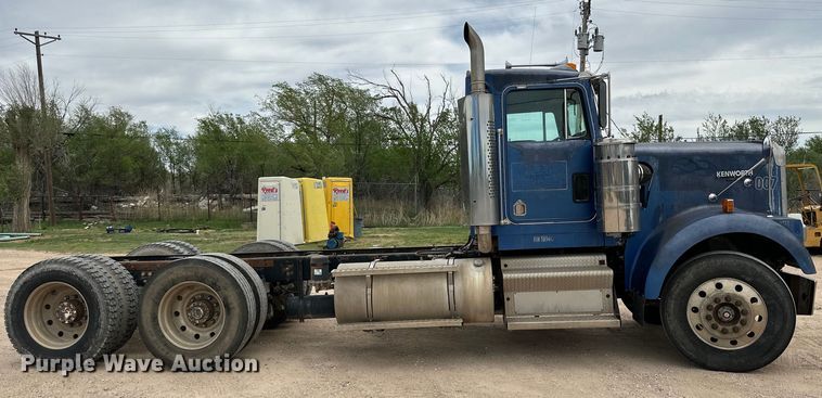 image for item DG4365 1993 Kenworth W900 truck cab and chassis