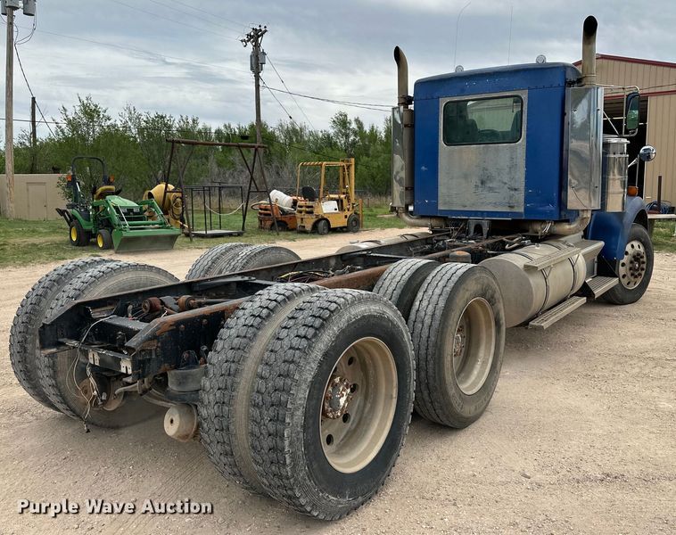 image for item DG4365 1993 Kenworth W900 truck cab and chassis