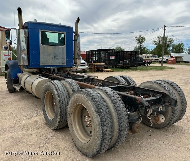 image for item DG4365 1993 Kenworth W900 truck cab and chassis