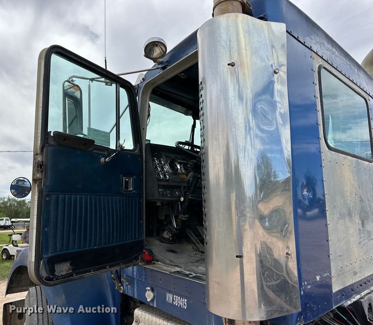 image for item DG4365 1993 Kenworth W900 truck cab and chassis