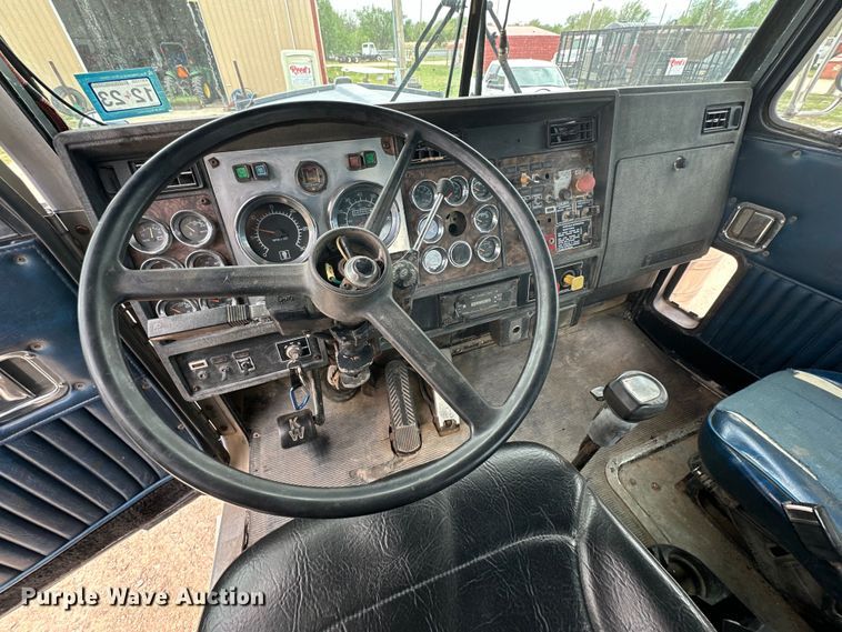 image for item DG4365 1993 Kenworth W900 truck cab and chassis