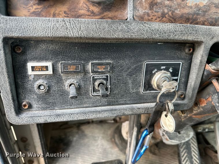 image for item DG4365 1993 Kenworth W900 truck cab and chassis