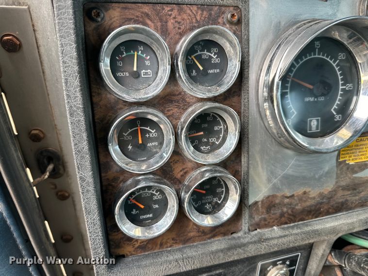 image for item DG4365 1993 Kenworth W900 truck cab and chassis