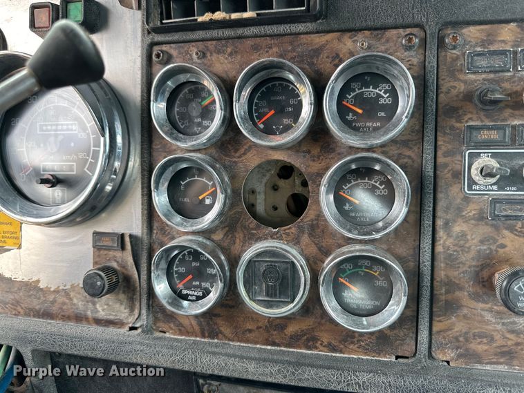 image for item DG4365 1993 Kenworth W900 truck cab and chassis