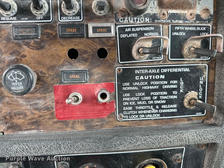 image for item DG4365 1993 Kenworth W900 truck cab and chassis