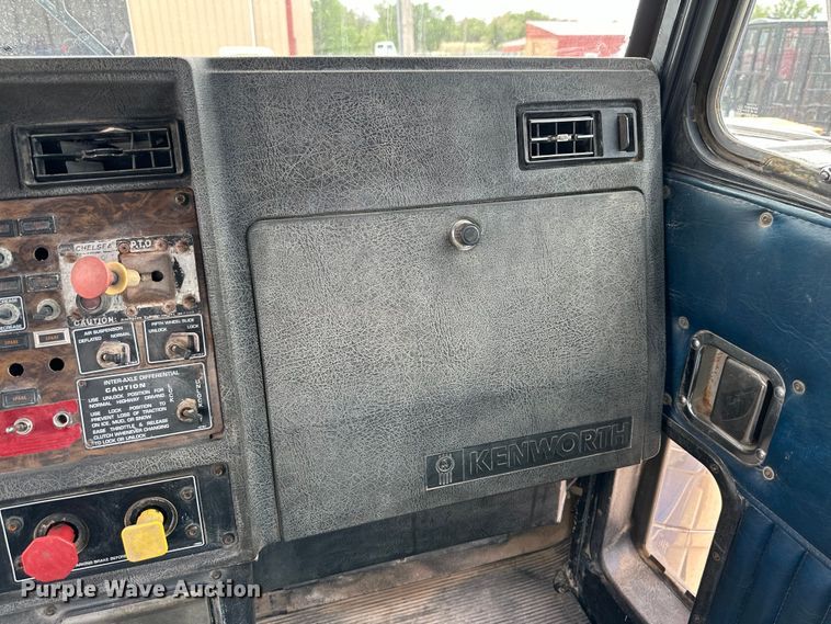 image for item DG4365 1993 Kenworth W900 truck cab and chassis