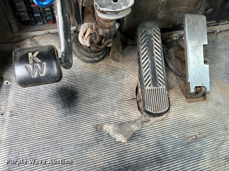 image for item DG4365 1993 Kenworth W900 truck cab and chassis