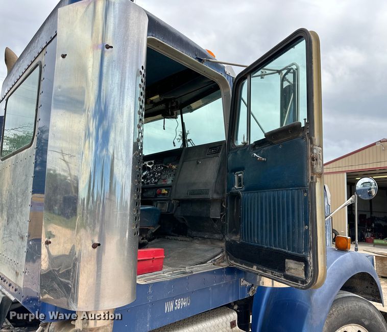 image for item DG4365 1993 Kenworth W900 truck cab and chassis