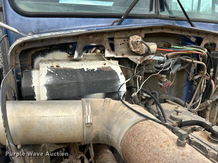 image for item DG4365 1993 Kenworth W900 truck cab and chassis