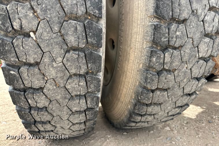 image for item DG4365 1993 Kenworth W900 truck cab and chassis