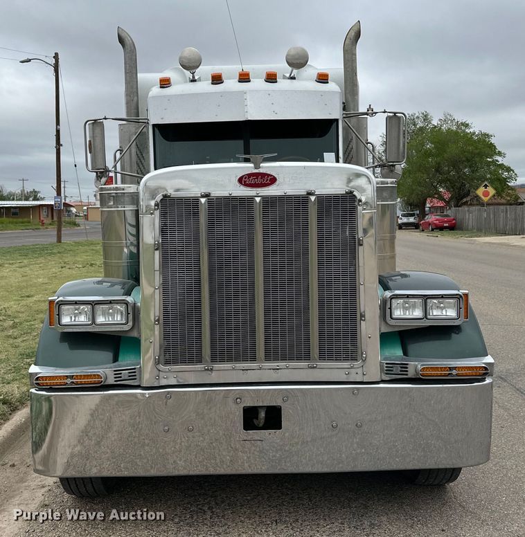 image for item DG4373 1999 Peterbilt 379 semi truck