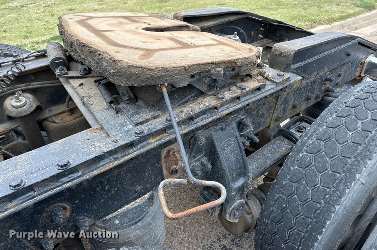 image for item DG4373 1999 Peterbilt 379 semi truck