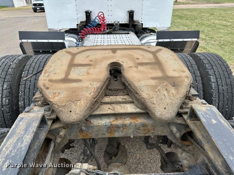 image for item DG4373 1999 Peterbilt 379 semi truck