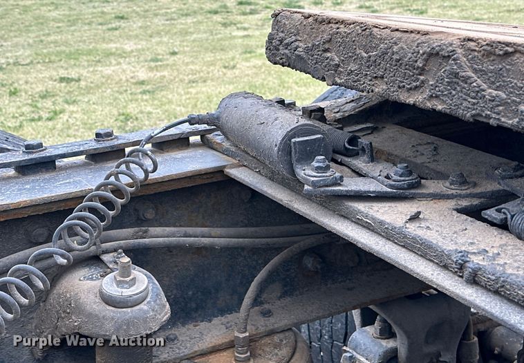 image for item DG4373 1999 Peterbilt 379 semi truck