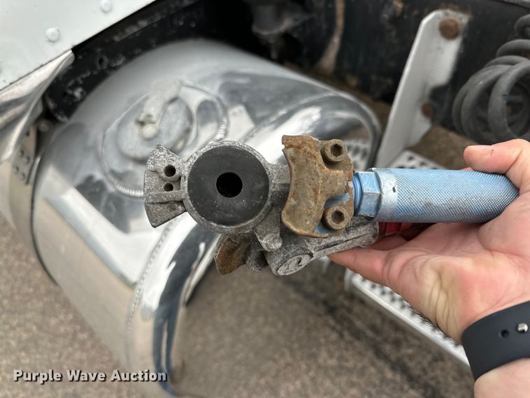 image for item DG4373 1999 Peterbilt 379 semi truck