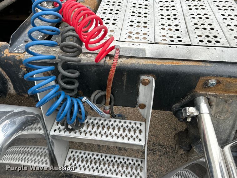 image for item DG4373 1999 Peterbilt 379 semi truck