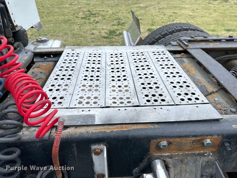 image for item DG4373 1999 Peterbilt 379 semi truck