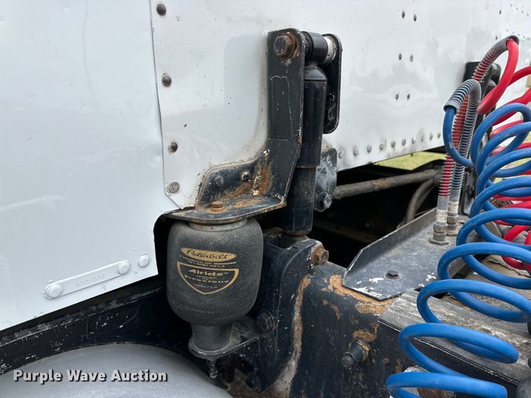 image for item DG4373 1999 Peterbilt 379 semi truck