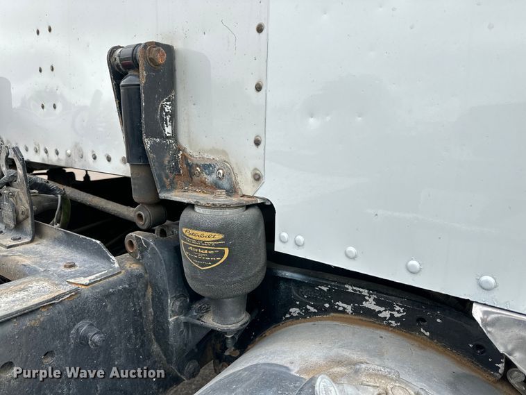 image for item DG4373 1999 Peterbilt 379 semi truck