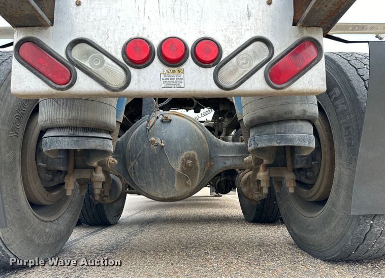 image for item DG4373 1999 Peterbilt 379 semi truck