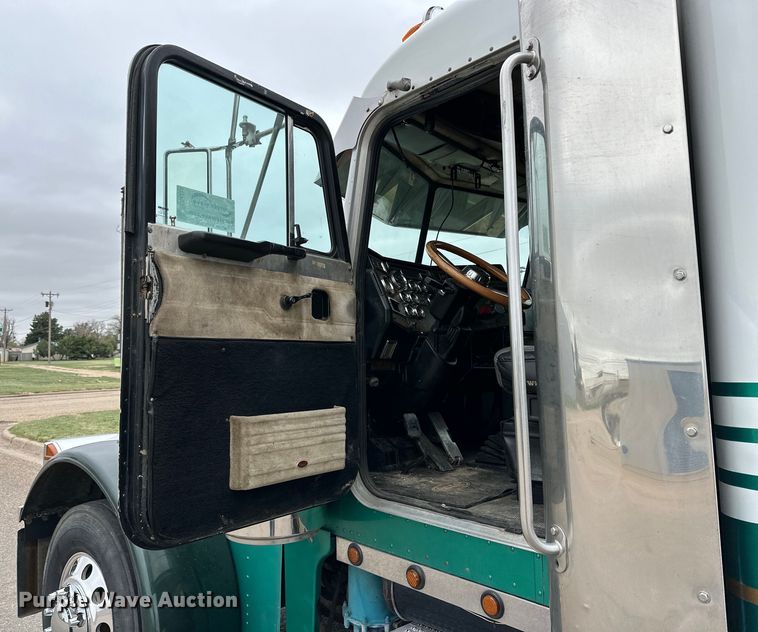 image for item DG4373 1999 Peterbilt 379 semi truck