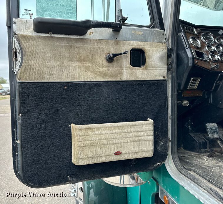 image for item DG4373 1999 Peterbilt 379 semi truck