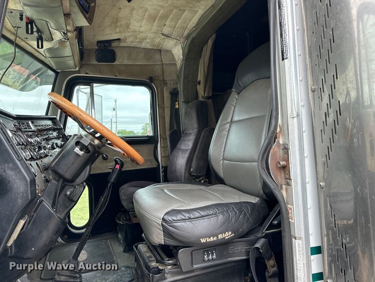 image for item DG4373 1999 Peterbilt 379 semi truck