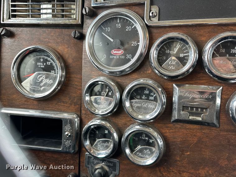 image for item DG4373 1999 Peterbilt 379 semi truck