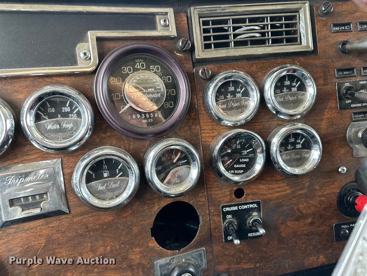 image for item DG4373 1999 Peterbilt 379 semi truck