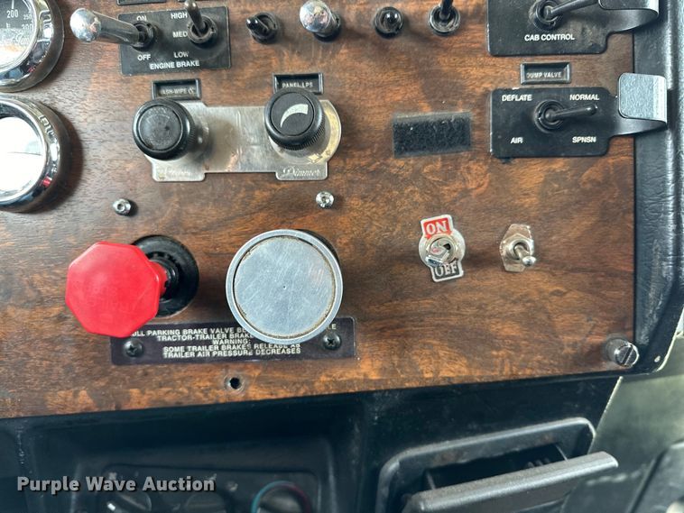 image for item DG4373 1999 Peterbilt 379 semi truck