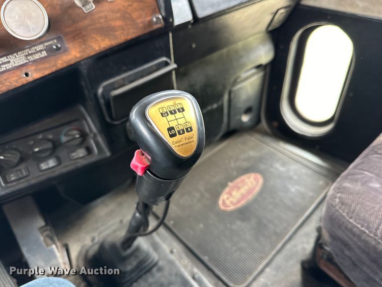 image for item DG4373 1999 Peterbilt 379 semi truck